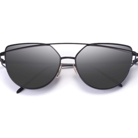 Women black aviator cat eye oversized sunglasses - Picture 3 of 3